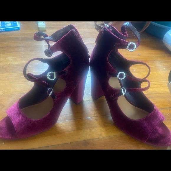 🎃14th & Union Strappy Velvet Block Heel🎃 - Picture 6 of 6